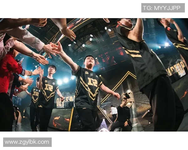 青年赛积分榜：FPX以75分领跑